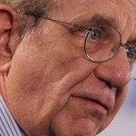 WCENTER 0XPLAEJBOM                Una foto d'archivio del ministro dell'Economia e Finanze Pietro Carlo Padoan, durante la 91/a giornata mondiale del risparmio organizzata dall'Acri, presso il Palazzo della Cancelleria, Roma, 28 ottobre 2015. ANSA/GIORGIO ONORATI