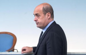Il presidente della Regione Lazio, Nicola Zingaretti, durante la conferenza stampa a Palazzo Chigi a margine del Consiglio dei Ministri su emergenza Terremoto. Roma, 31 ottobre 2016. ANSA/CLAUDIO PERI