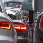 L'ex premier Matteo Renzi arriva nella sede del Pd, Roma, 10 gennaio 2017. ANSA/ANGELO CARCONI