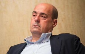 Il presidente della Regione Lazio Nicola Zingaretti durante il confronto pubblico tra istituzioni-sindacati presso il Tempio di Adriano a Roma, 24 giugno 2017. ANSA/GIORGIO ONORATI