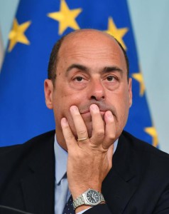 Il presidente della Regione Lazio Nicola Zingaretti durante la conferenza stampa a Palazzo Chigi, Roma, 21 agosto 2017.   ANSA/ETTORE FERRARI