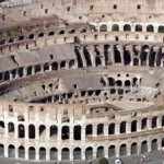 WCENTER 0XKFBJNIPD                Una veduta aerea del Colosseo in una immagine d'archivio. La Giunta nazionale del Coni candida Roma alle Olimpiadi del 2020. ANSA/ETTORE FERRARI