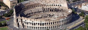 WCENTER 0XKFBJNIPD Una veduta aerea del Colosseo in una immagine d'archivio. La Giunta nazionale del Coni candida Roma alle Olimpiadi del 2020. ANSA/ETTORE FERRARI