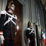 Corazzieri nella Loggia d'Onore durante le consultazioni al Quirinale per la formazione del nuovo Governo, Roma, 4 aprile 2018. ANSA/RICCARDO ANTIMIANI