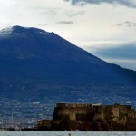 Una veduta del Vesuvio in una foto di archivio. ANSA / CIRO FUSCO