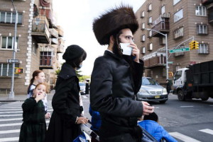 epaselect epa08722679 A family crosses a street in the Hasidic Jewish neighborhood of Williamsburg in Brooklyn, New York, USA, 05 October 2020. There has been a recent rise in the percentage of positive COVID-19 cases in New York as the coronavirus pandemic continues and threatens to enter a second wave. Officials in the state have traced some of the uptick in cases to a number of Hasidic Jewish neighborhoods where common safety protocols are sometimes not followed and are suggesting that some zip codes with large numbers of infections will have schools and non-essential businesses shut down. EPA/JUSTIN LANE