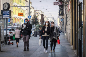 Poca gente in corso Buenos Aires a passeggio shopping il martedì mattina di lockdown - Milano 10 novembre 2020 Ansa/Matteo Corner