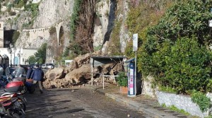 crollo-sulla-strada-ad-amalfi-3308843.660x368