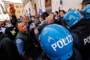 Protesta a piazza Montecitorio 6 aprile 2021-2